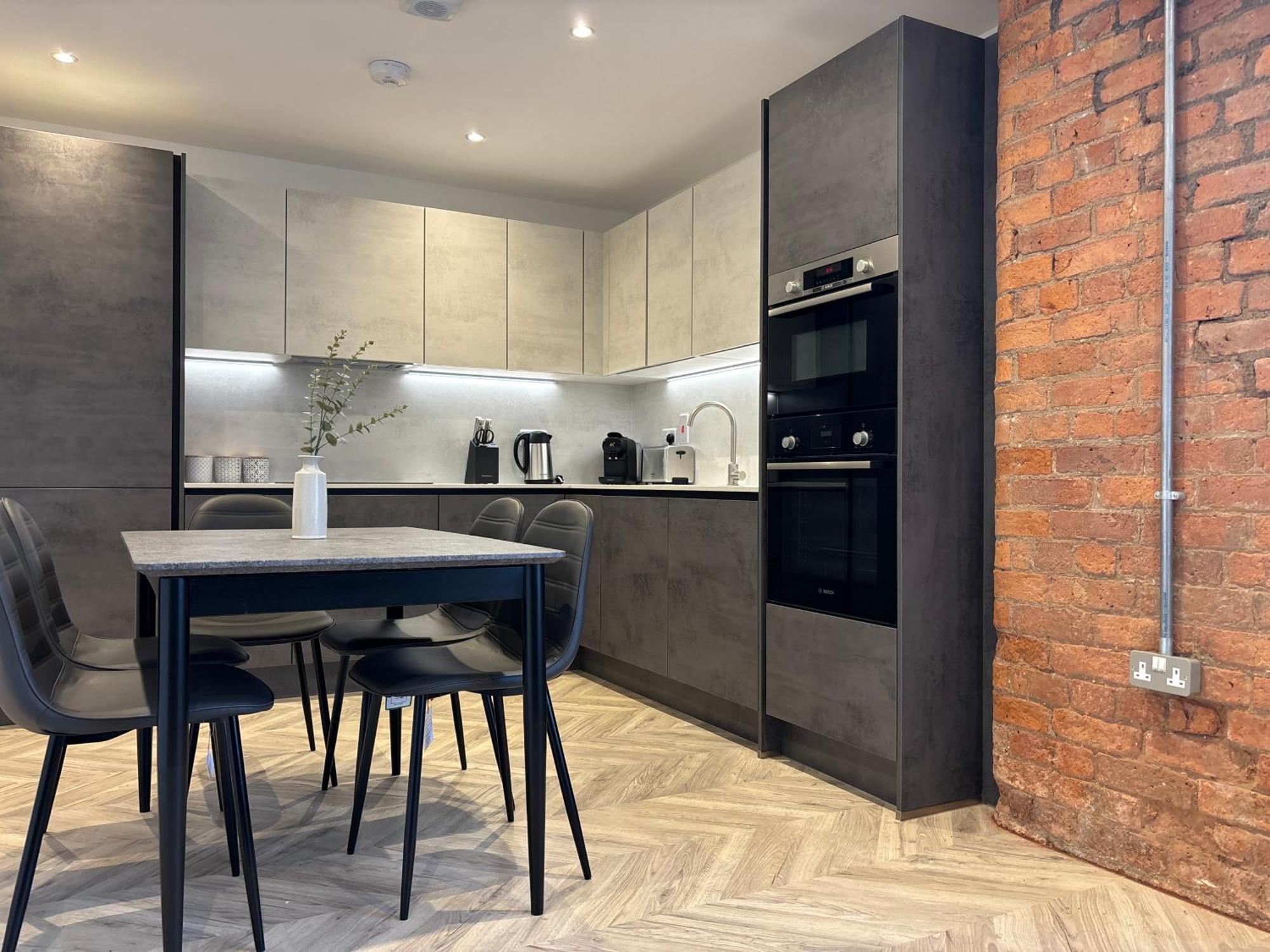 Manchester Apt, Free Parking, Business, Couples & Families Buitenkant foto