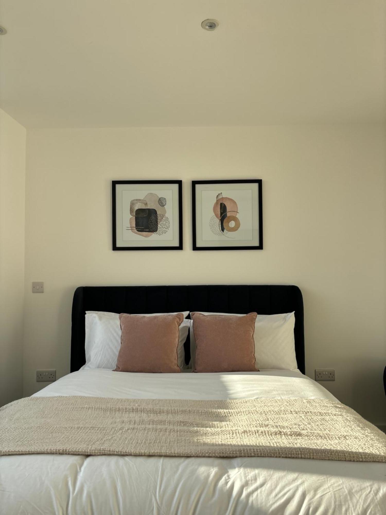 Manchester Apt, Free Parking, Business, Couples & Families Buitenkant foto