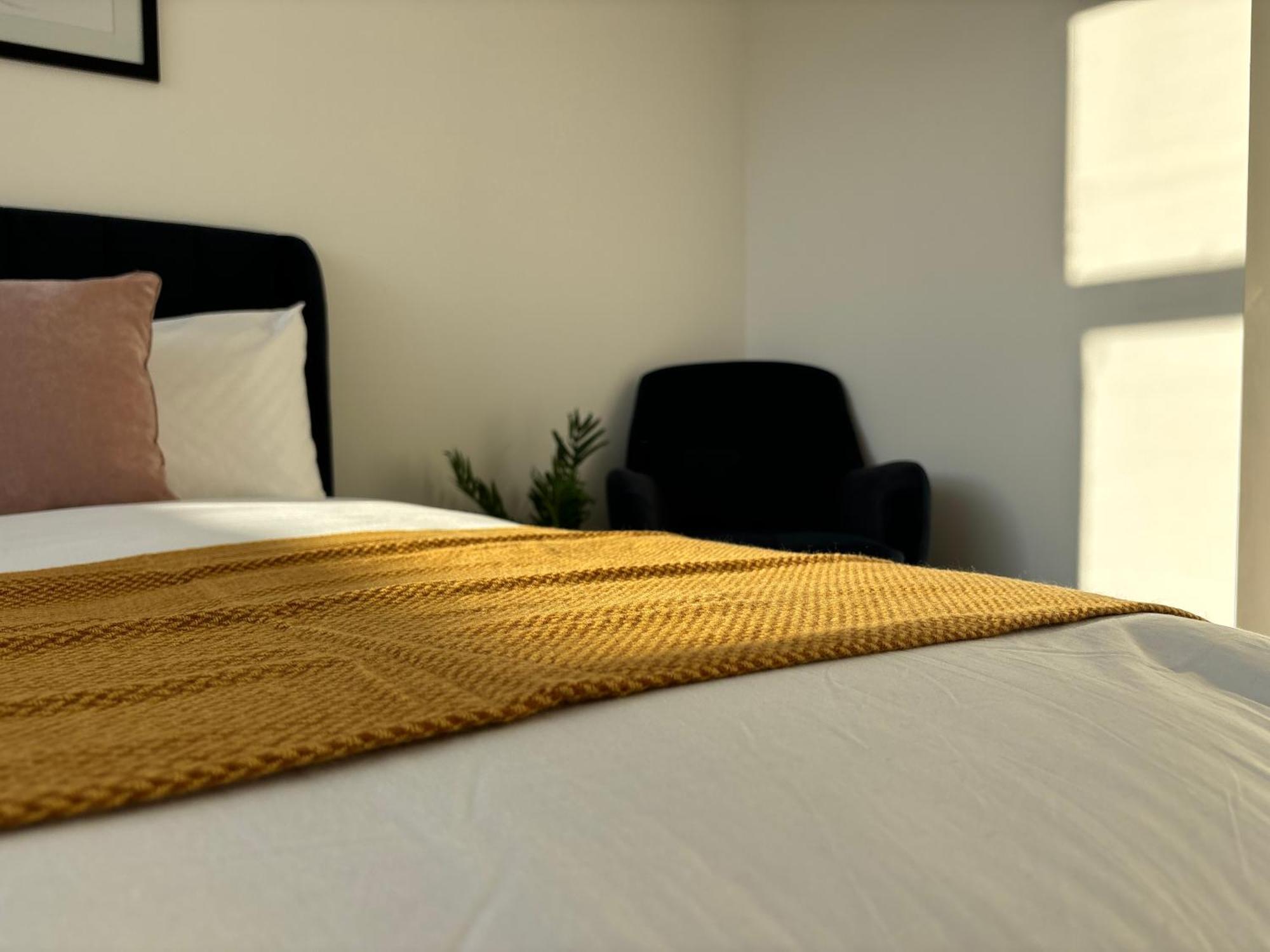 Manchester Apt, Free Parking, Business, Couples & Families Buitenkant foto