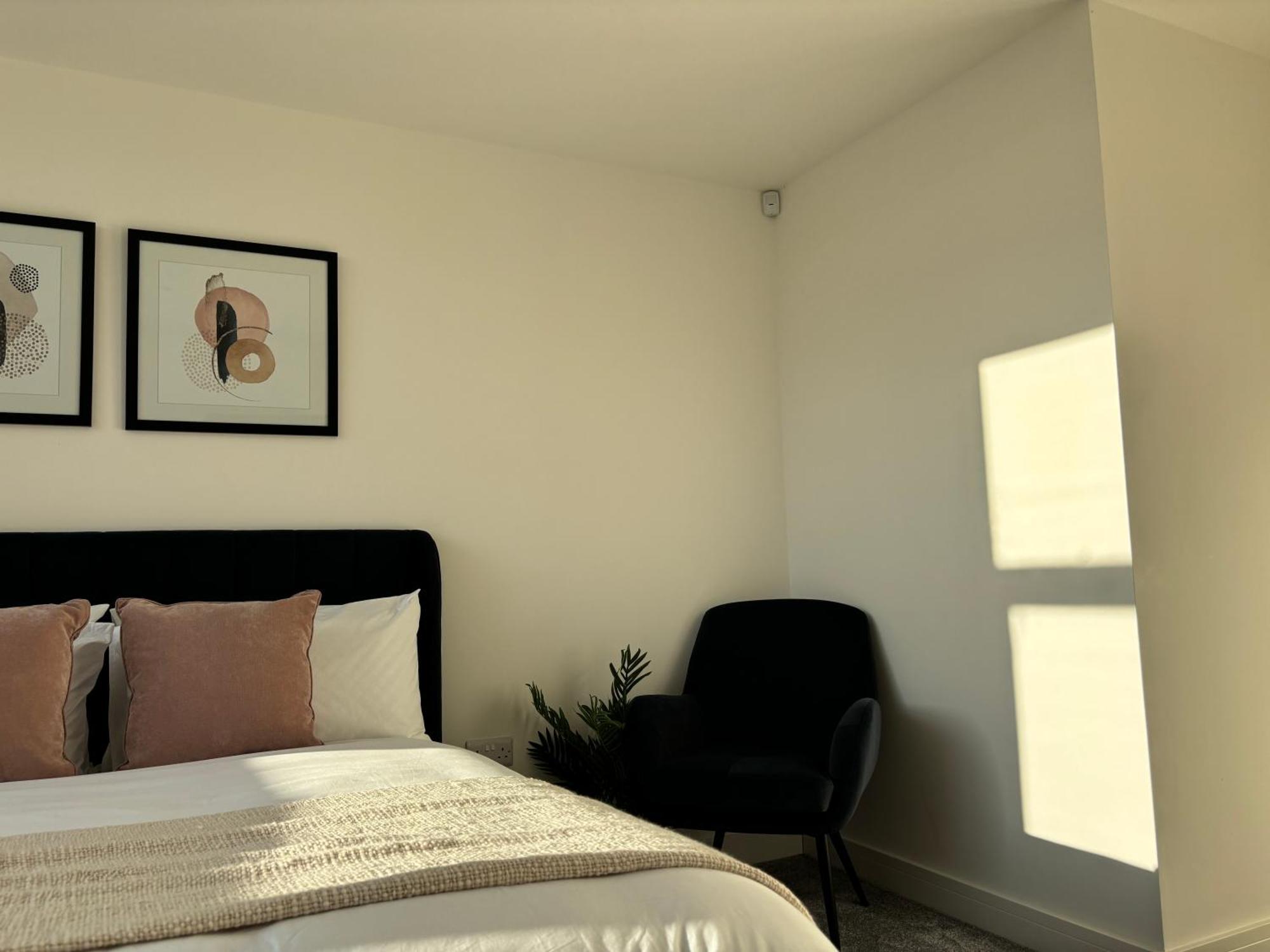 Manchester Apt, Free Parking, Business, Couples & Families Buitenkant foto