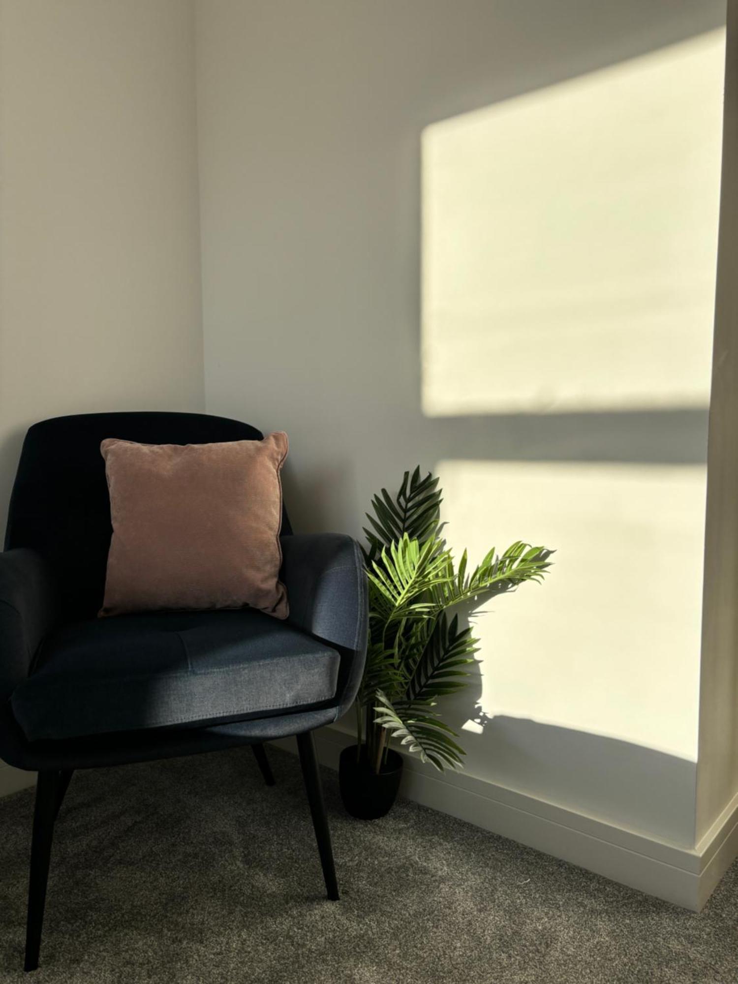 Manchester Apt, Free Parking, Business, Couples & Families Buitenkant foto