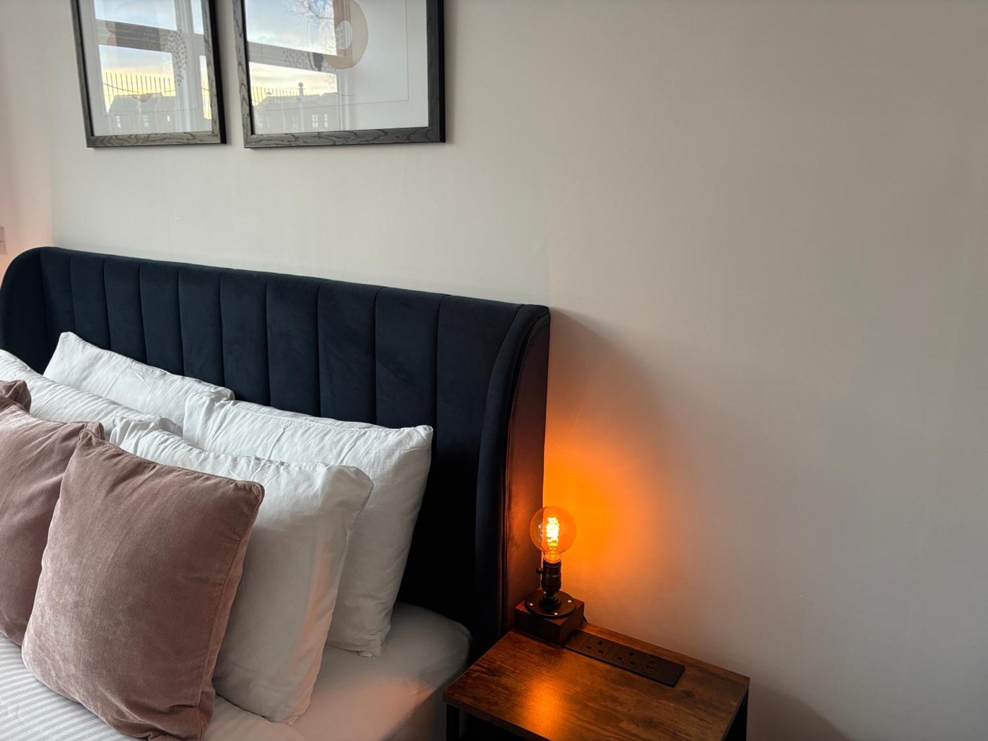 Manchester Apt, Free Parking, Business, Couples & Families Buitenkant foto